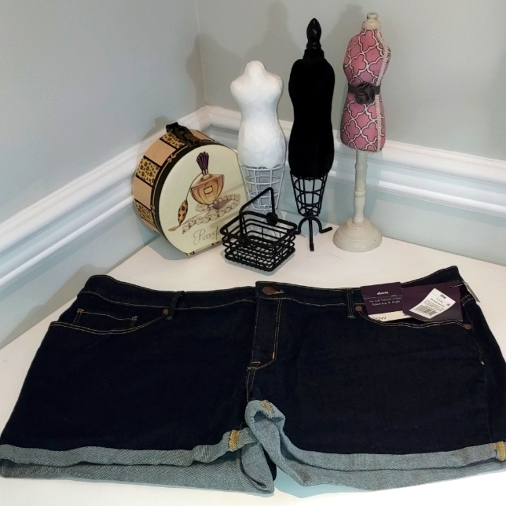 Ava & Viv Dark Wash Cuffed 5 Pocket Stretch Jean Shorts NWT